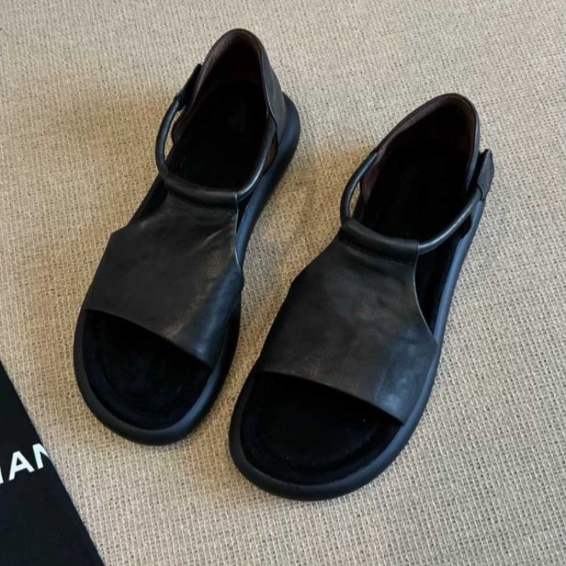 Velcro Strap Sandal - รองเท้าแตะหนังแท้แฟชั่นสุดหรูสำหรับผู้หญิง รุ่นใหม่ประจำฤดูร้อนปี 2026 รองเท้าส้นเตารีดแบบสวมลำลองสไตล์โรมัน