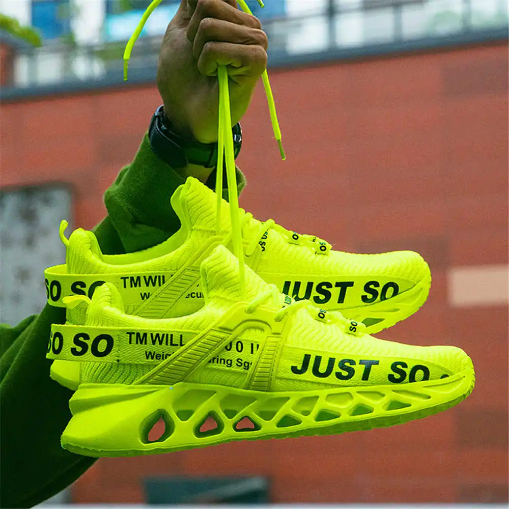 รองเท้าบูทสปริงสีเหลืองขนาดใหญ - Men Shoes Brand บทวิจารณ์และราคา
